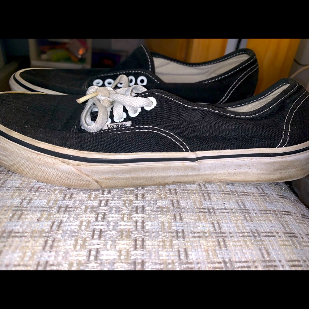 Women’s size 9.5 classic vans. Men’s size 8.